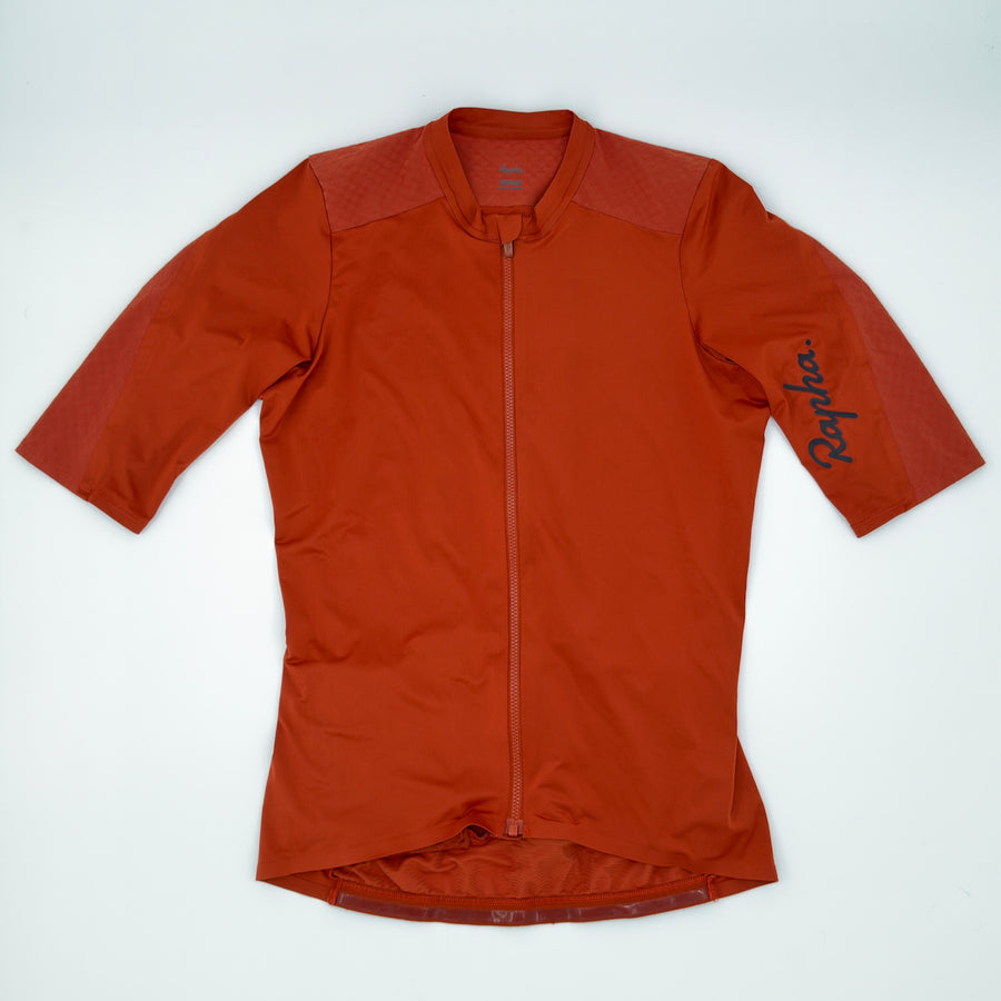 Rapha Souplesse Aero Jersey angled front showing rust colourway and textured sleeve panels (alternate view)