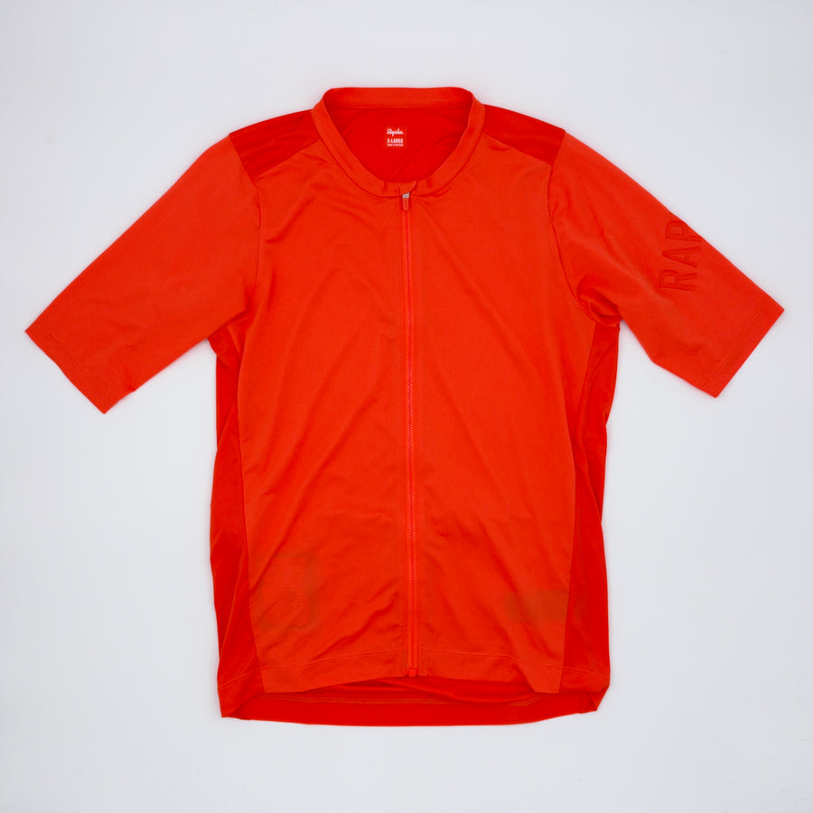 Angled front view showing full-length zip and contrast shoulder and side panels (alternate view)