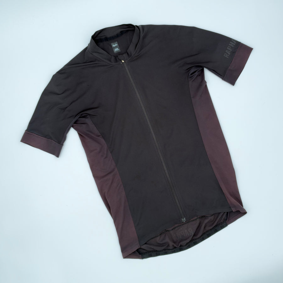 Angled front view showing full-length zip and textured mesh side panels
