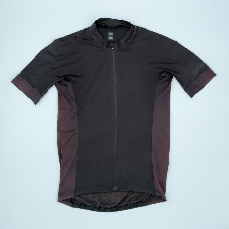 Angled front view showing full-length zip and textured mesh side panels (alternate view)