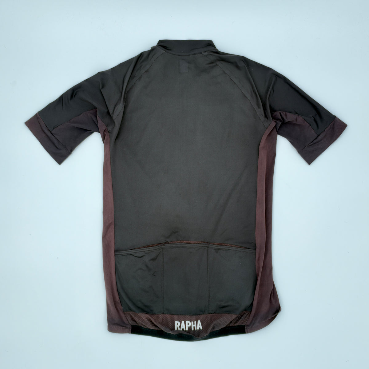 Rear view showing three pockets, zipped valuables pocket and RAPHA mesh gripper hem