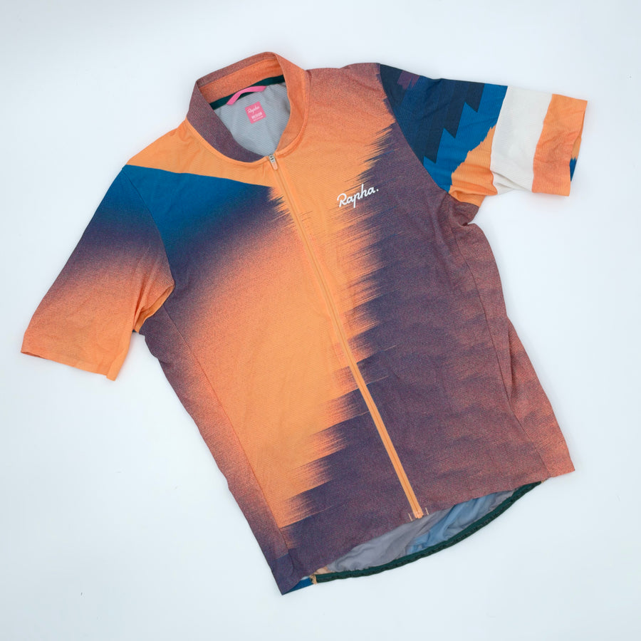 Angled front view showing full-length zip and contrast sleeve band