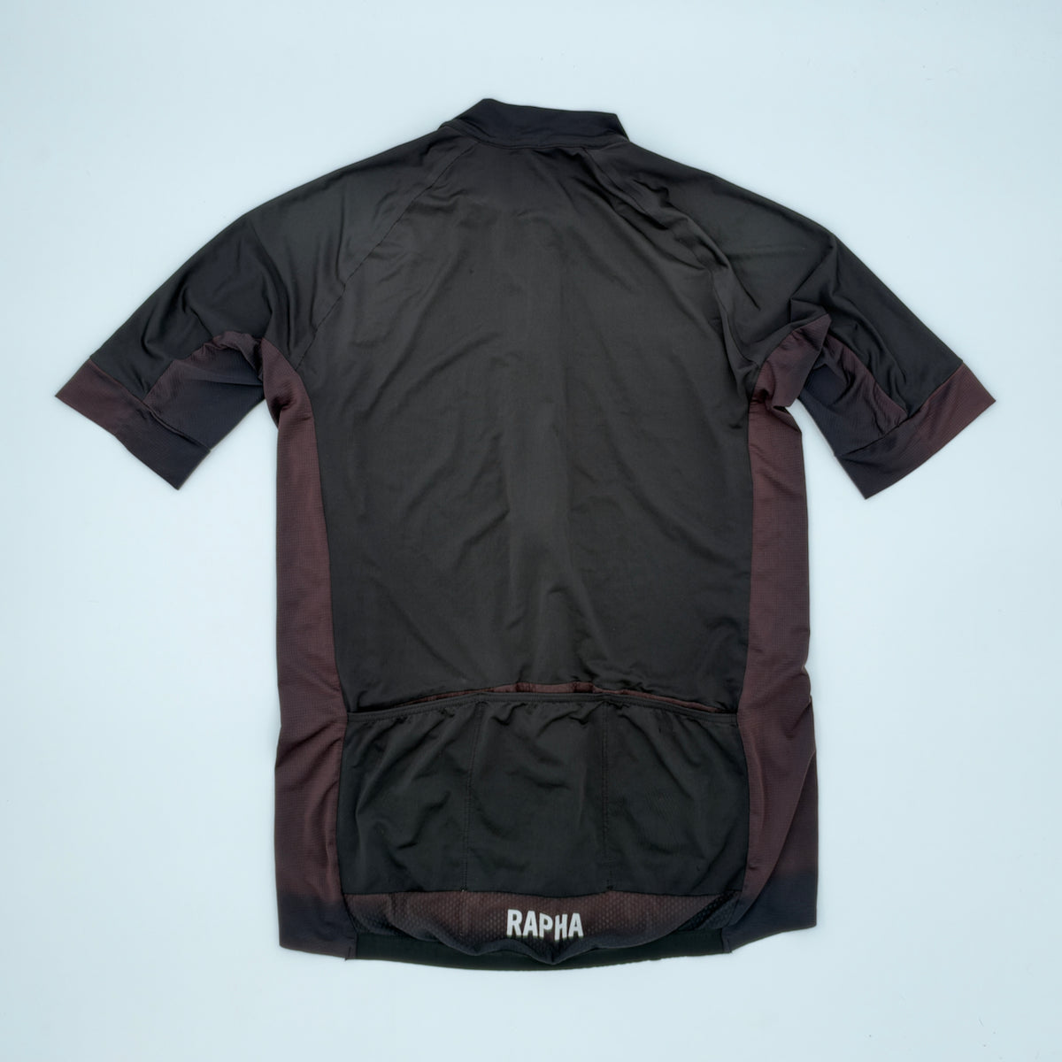 Rear view showing three pockets, zipped valuables pocket and RAPHA gripper hem