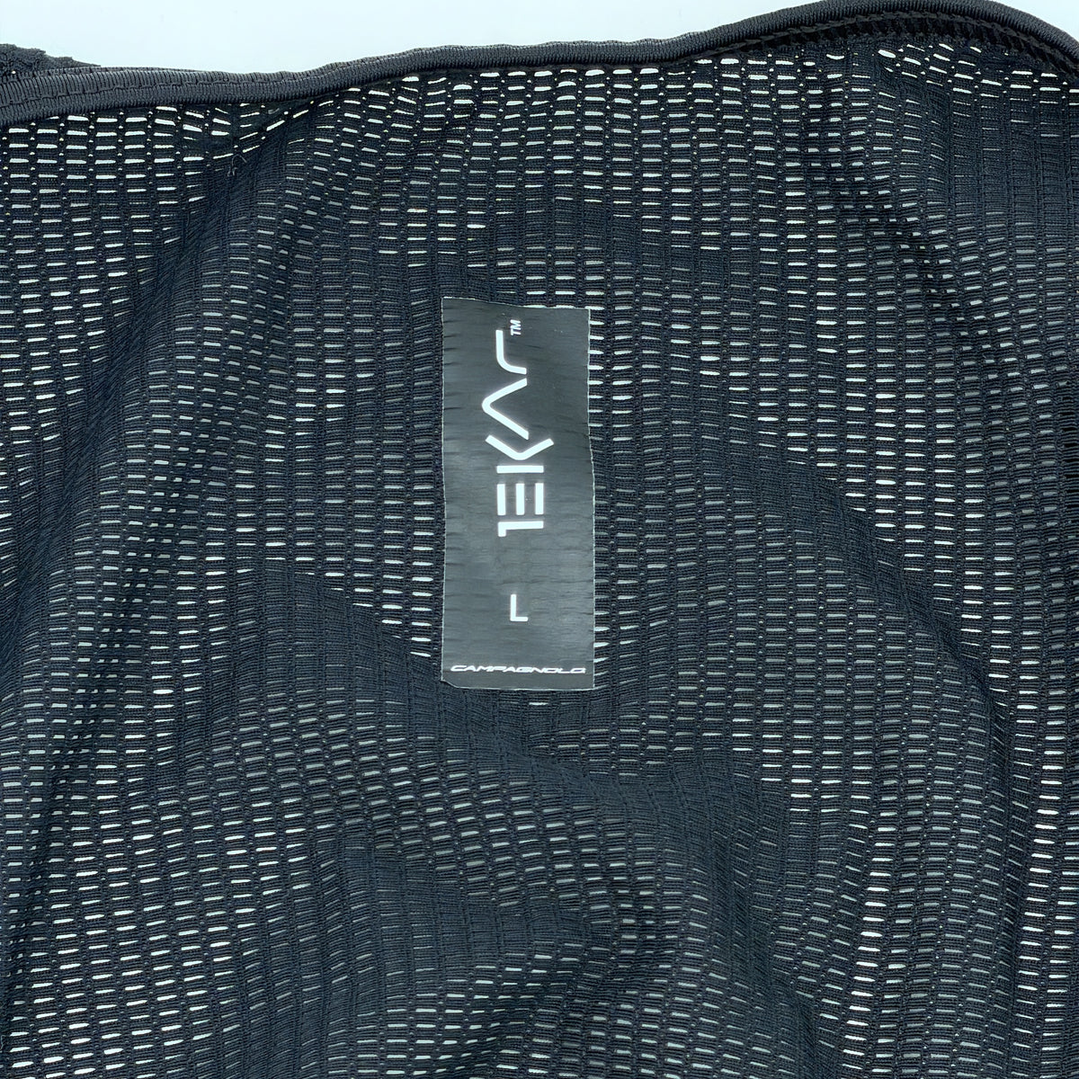 Ekar neck label showing size L