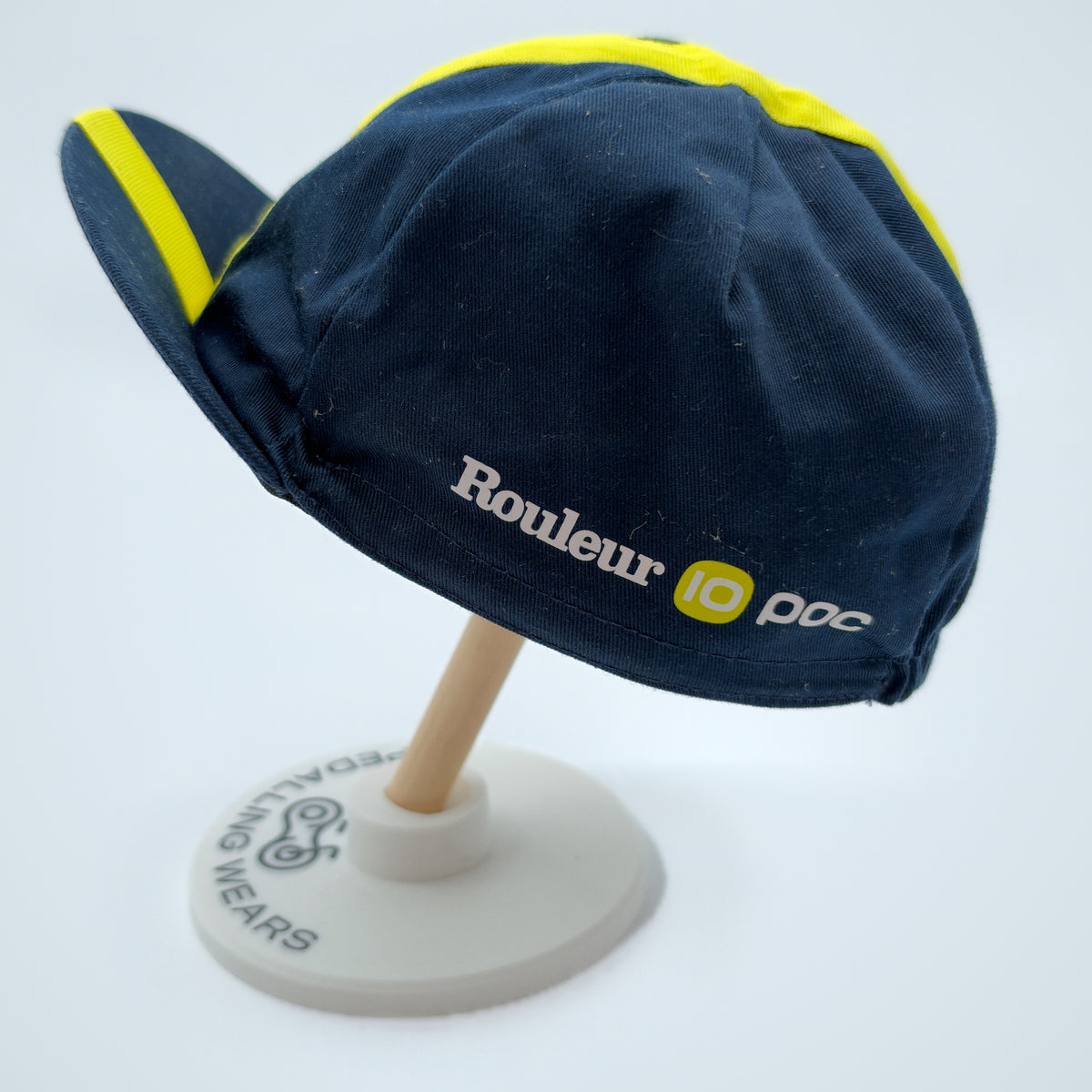 Side view showing the Rouleur and POC peak branding