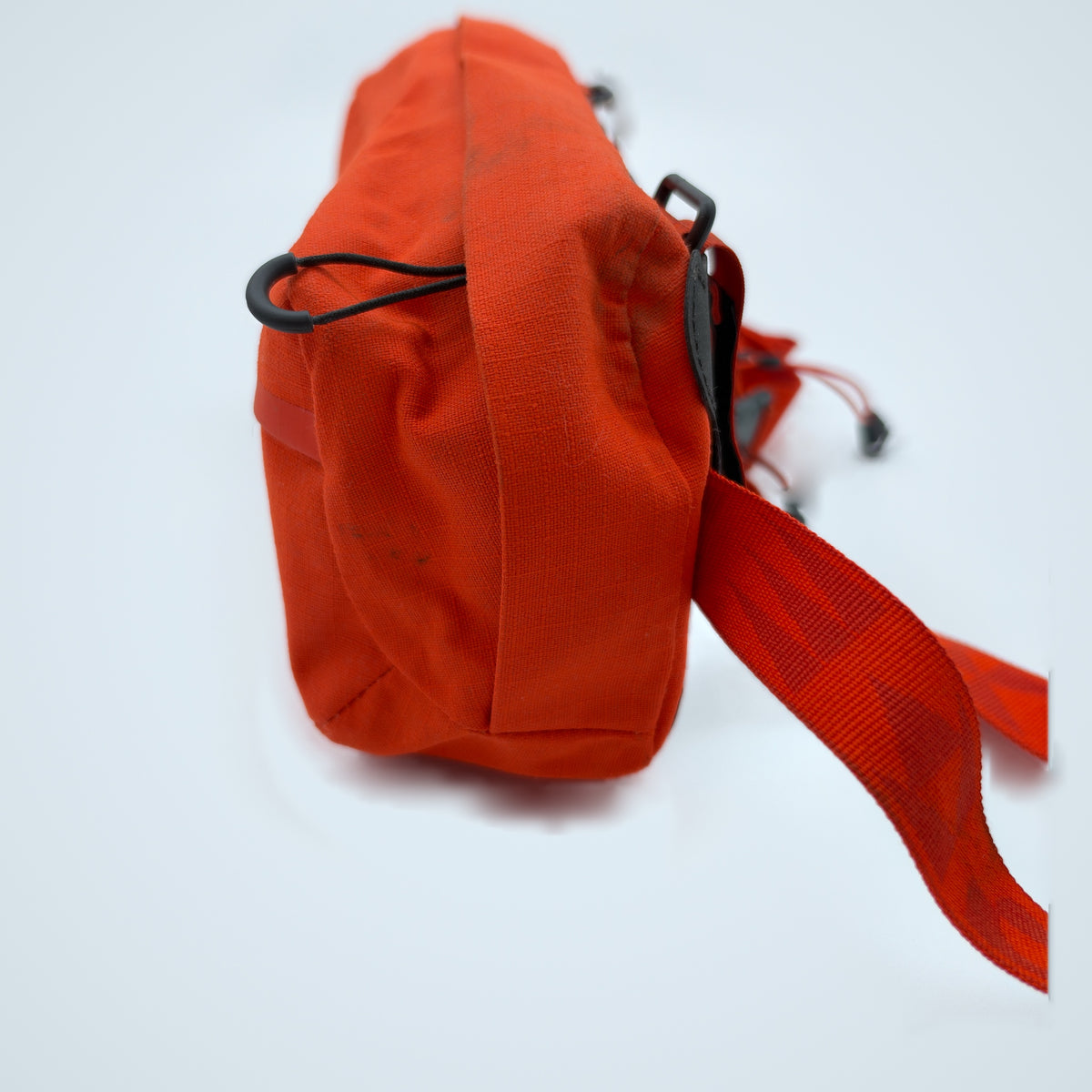 Side view of the bar bag